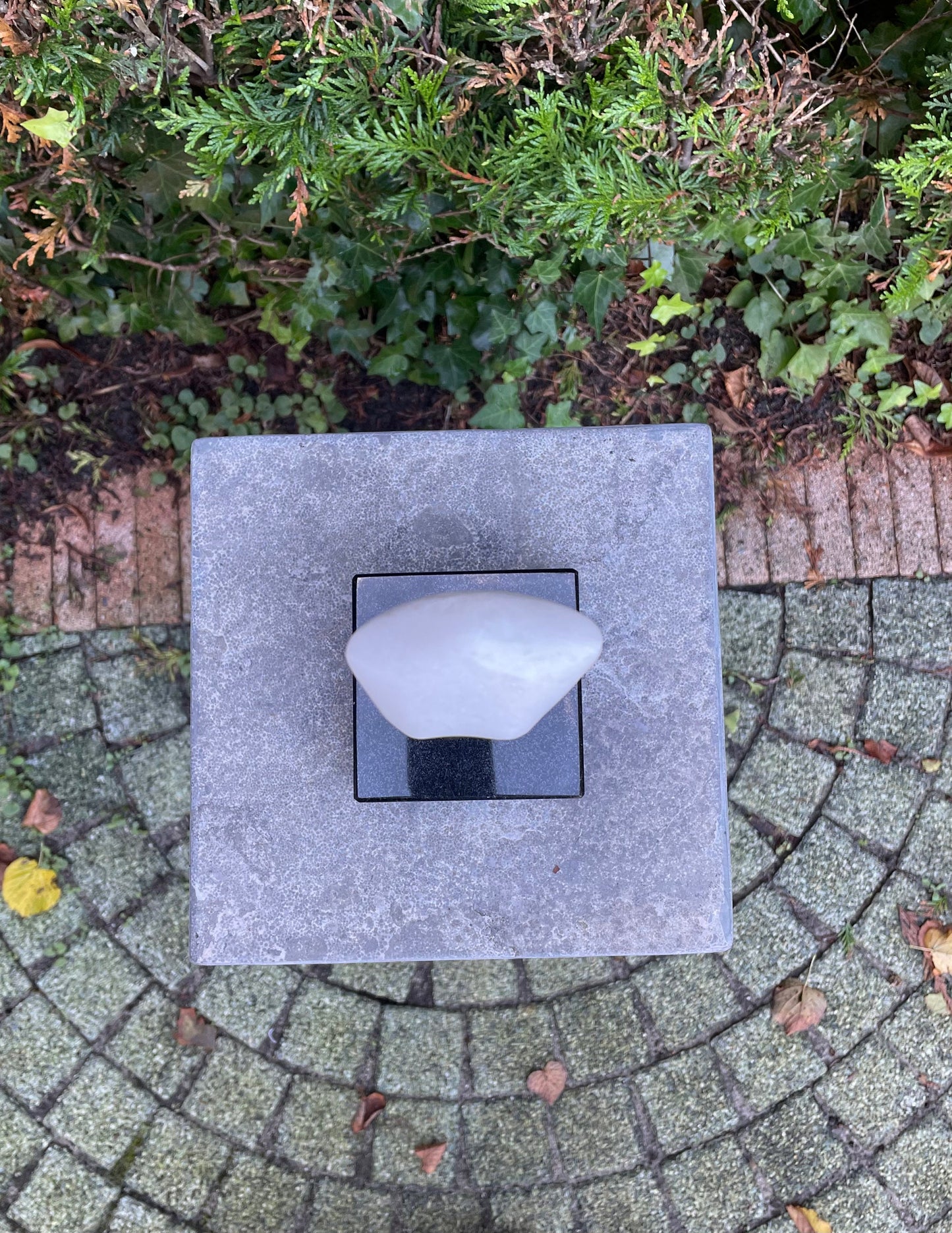 Feminine Form – Marble and Granite Sculpture. 25x6x3cm