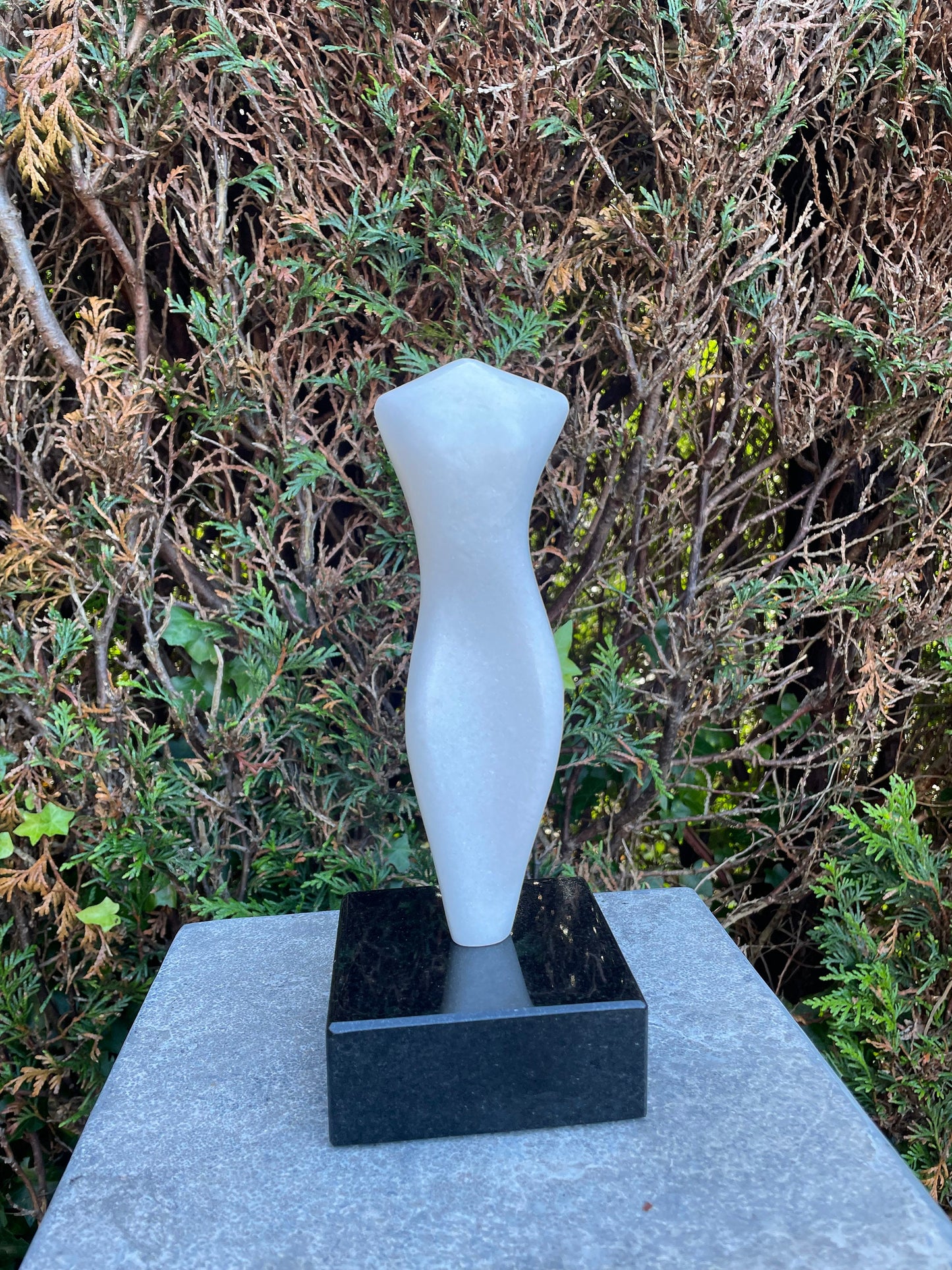 Feminine Form – Marble and Granite Sculpture. 25x6x3cm
