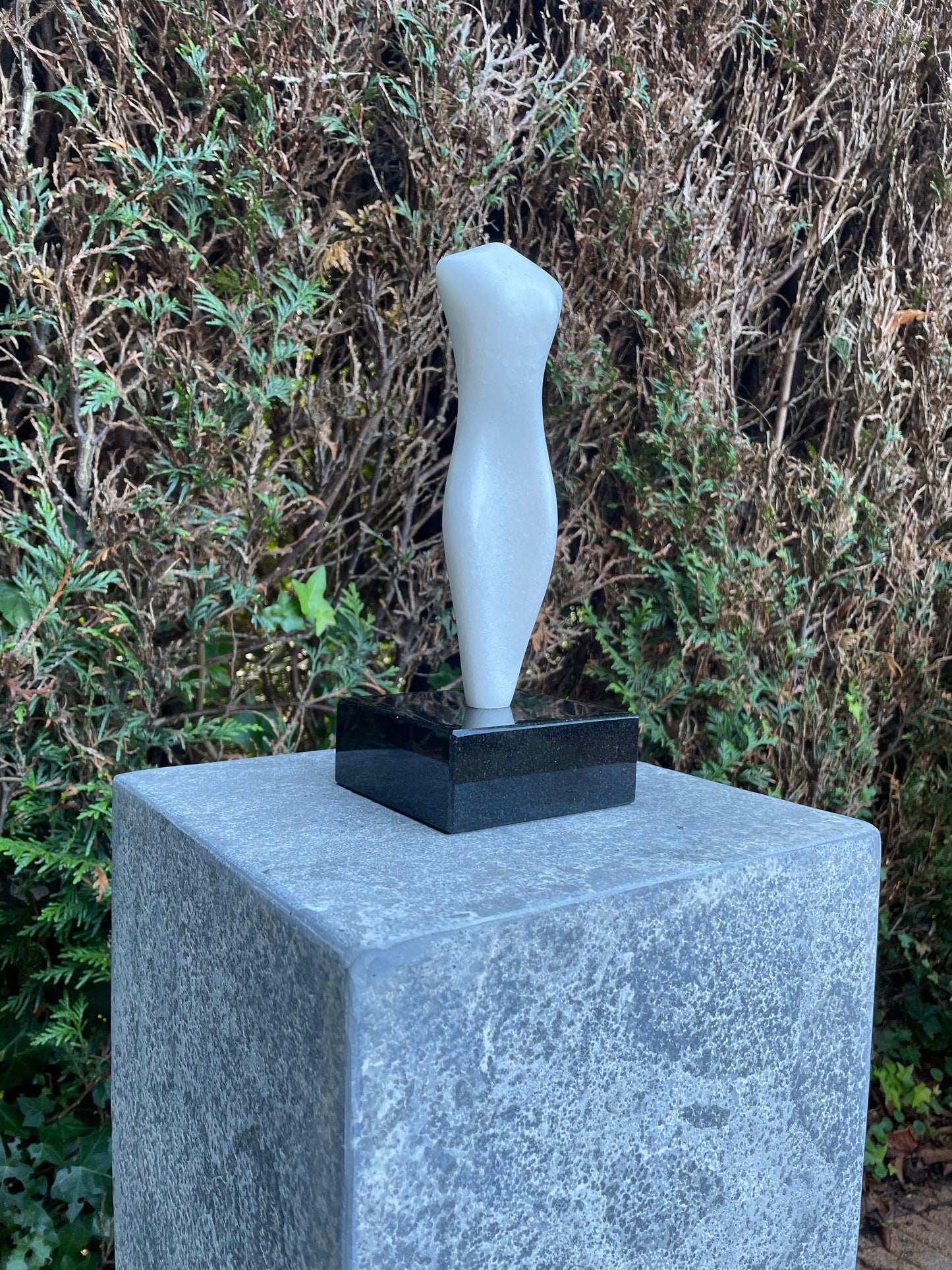 Feminine Form – Marble and Granite Sculpture. 25x6x3cm