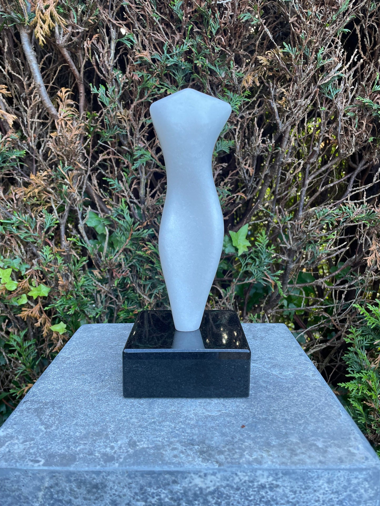 Feminine Form – Marble and Granite Sculpture. 25x6x3cm