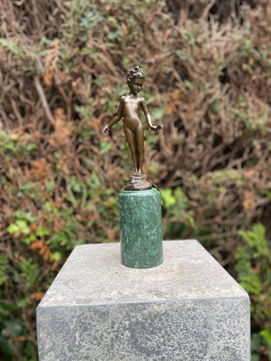 Rose in Hand – Bronze Sculpture. 31x7x9cm - 1.7Kg