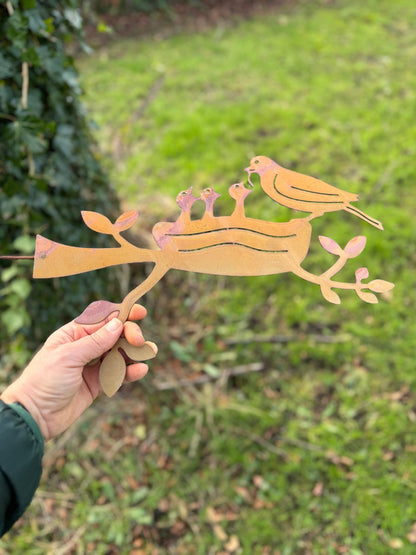 Feeding Birds – Iron Sculpture. 45x1x30cm