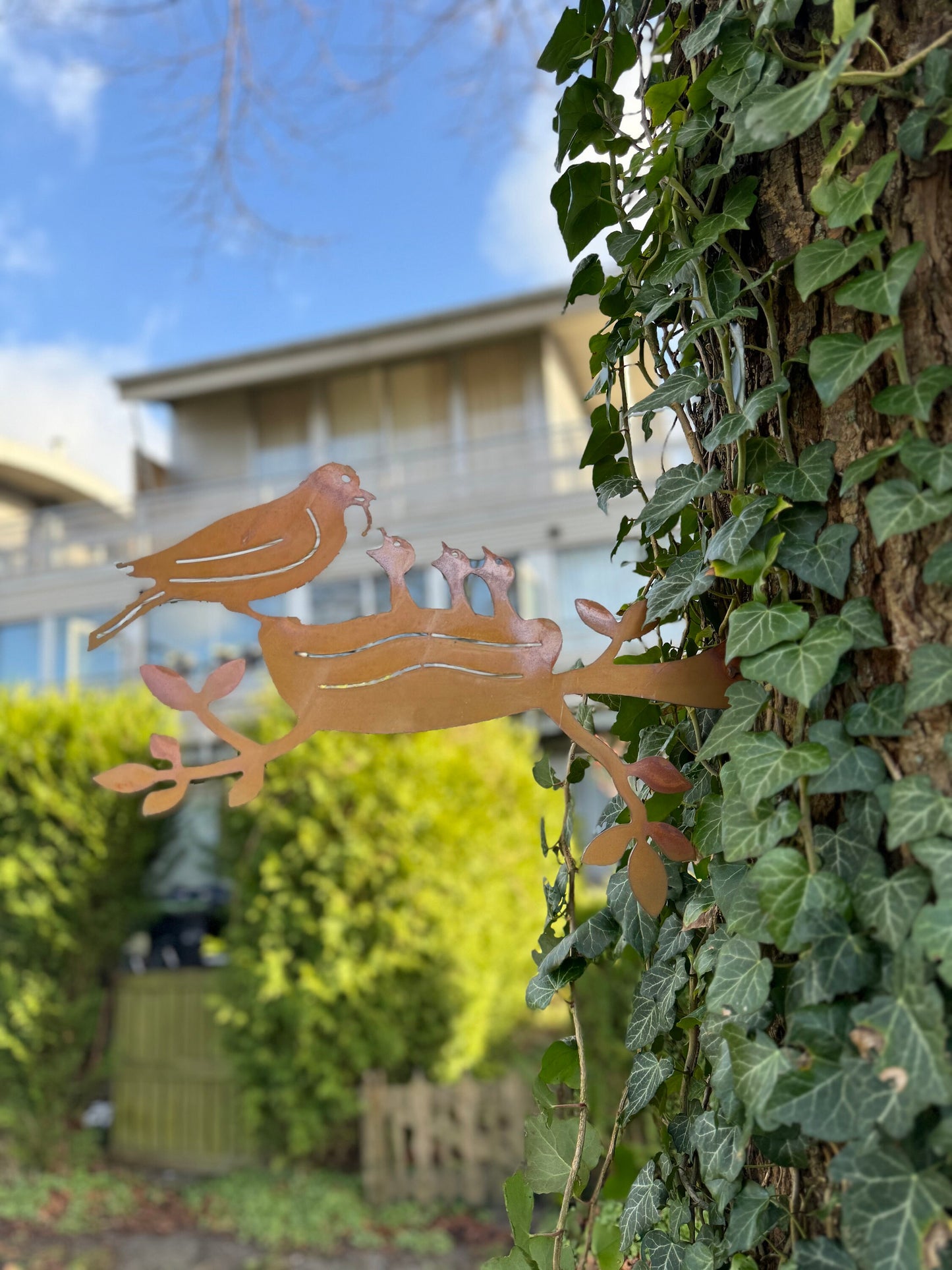Feeding Birds – Iron Sculpture. 45x1x30cm