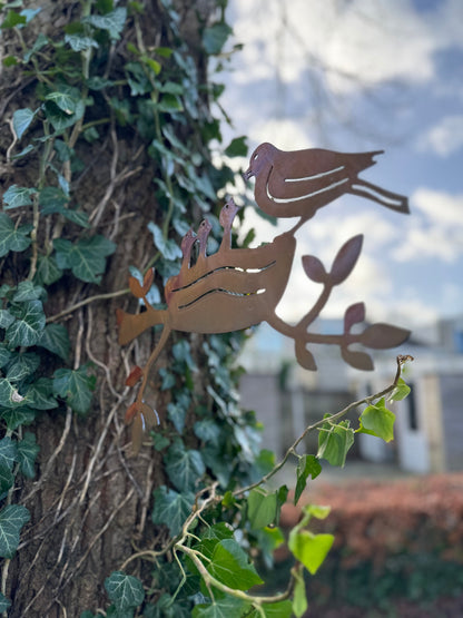 Feeding Birds – Iron Sculpture. 45x1x30cm