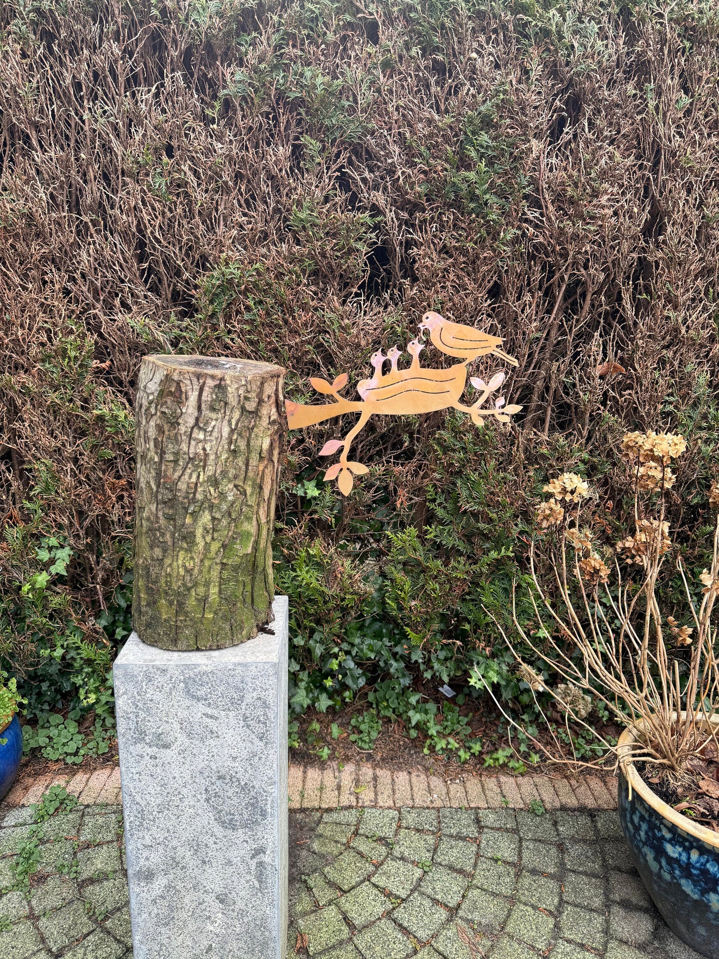 Feeding Birds – Iron Sculpture. 45x1x30cm