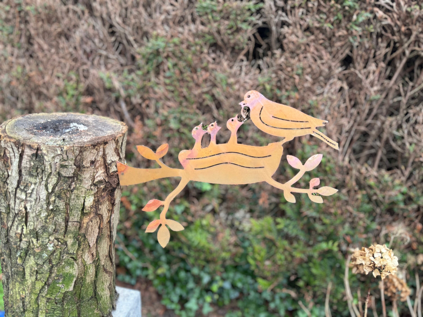 Feeding Birds – Iron Sculpture. 45x1x30cm