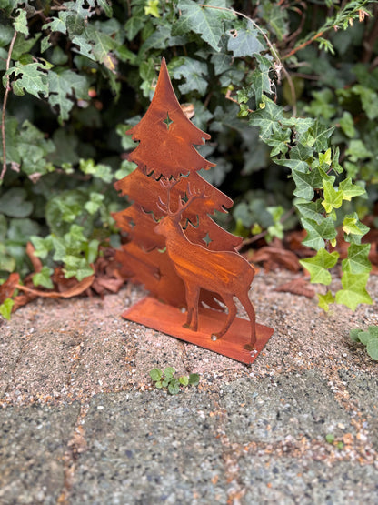 Winter Deer Scene – Iron Sculpture. 21x6x25cm