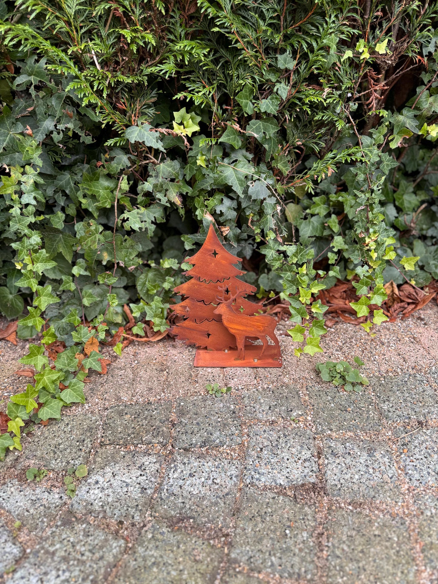 Winter Deer Scene – Iron Sculpture. 21x6x25cm