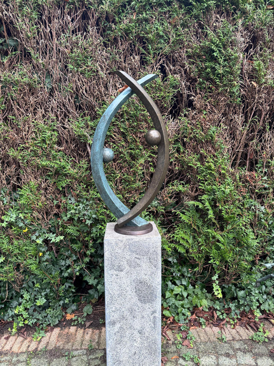 Orbital Harmony – Bronze Sculpture. 36x20x75cm - 11Kg