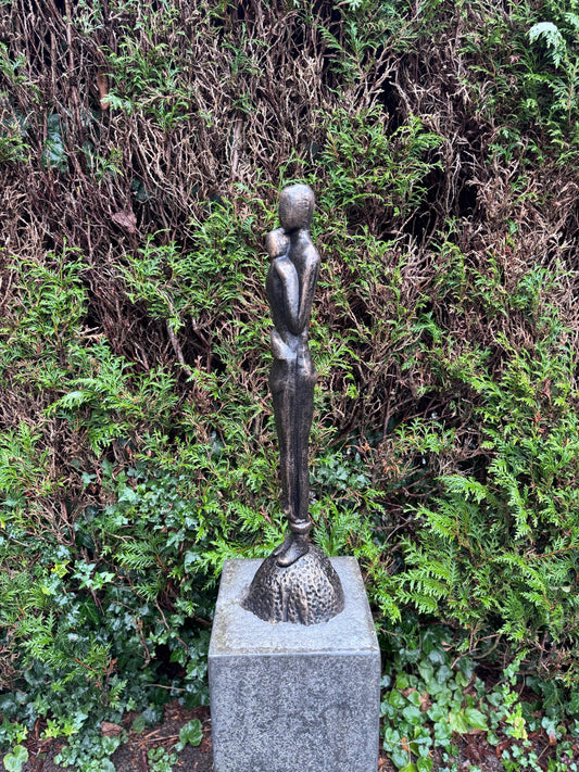 Timeless Embrace – Iron Sculpture. 65x16x16cm - 7Kg